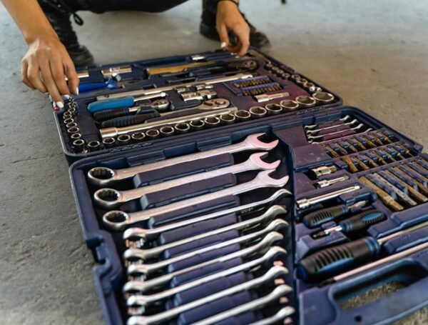 Precision Craftsmanship: Byzas Tools in the Heart of Italian Artistry